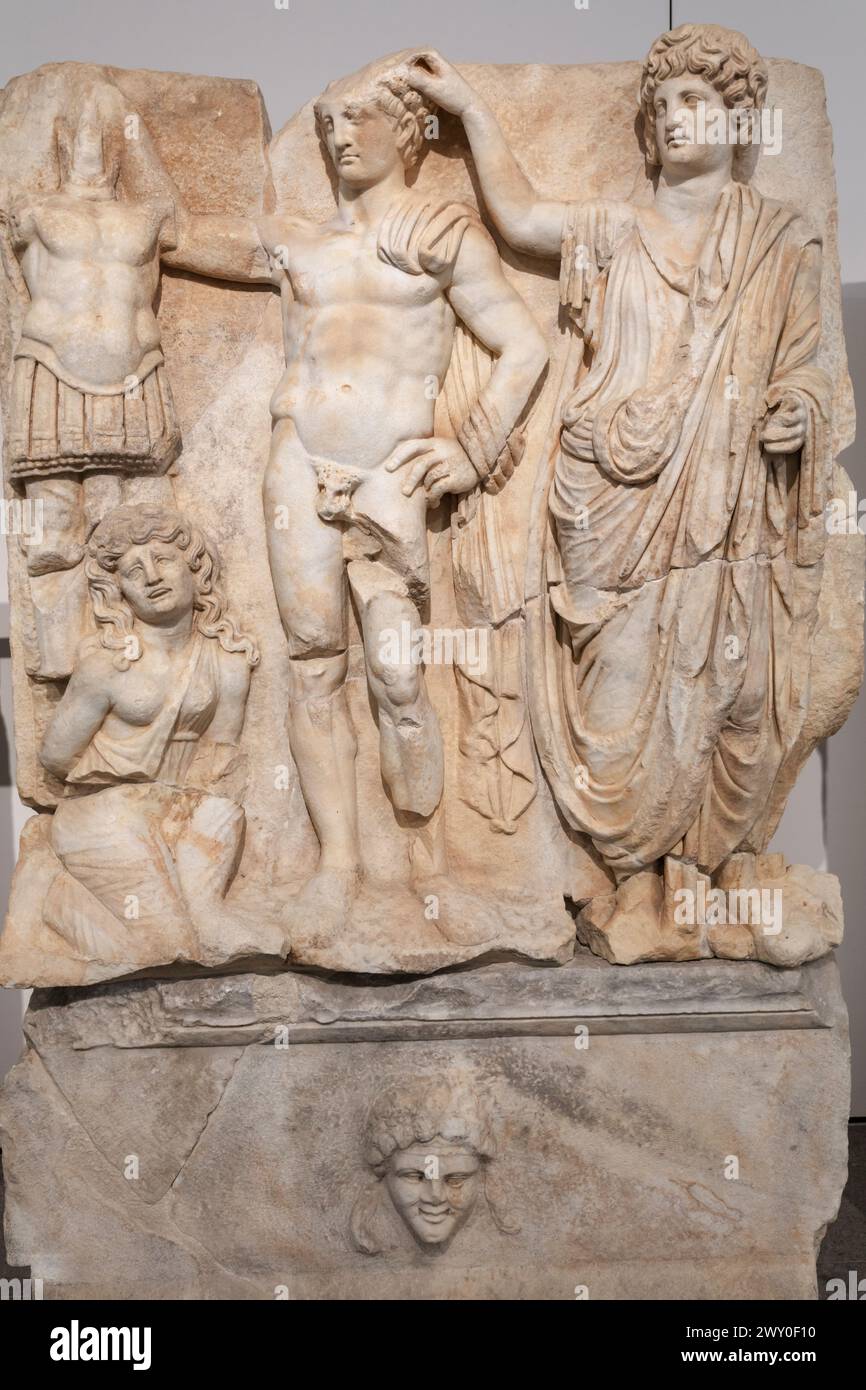 Kaiser mit Militärtrophäe, römische Sebasteion Reliefskulptur im Museum, Aphrodisias, Geyre, Provinz Aydin, Türkei Stockfoto