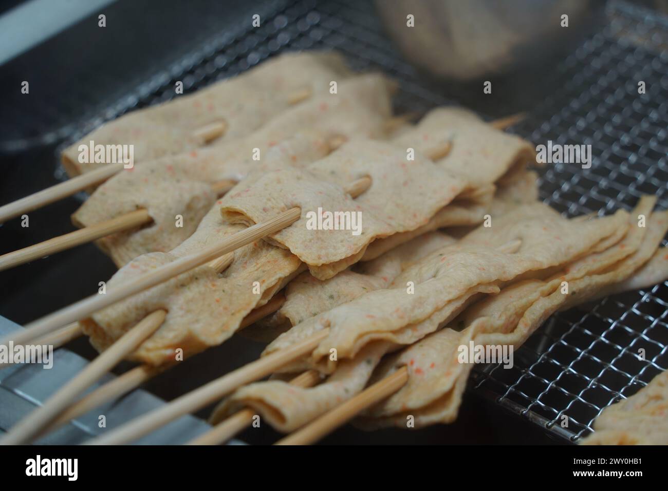 Fischkuchenspieße, Koreas repräsentatives Straßenessen im Winter Stockfoto