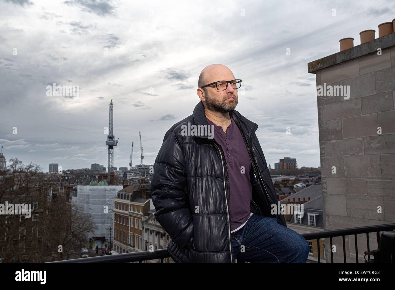 Andrew Josef Feinstein ist ein ehemaliger südafrikanischer Politiker, Aktivist, Filmemacher und Autor aus London. Stockfoto