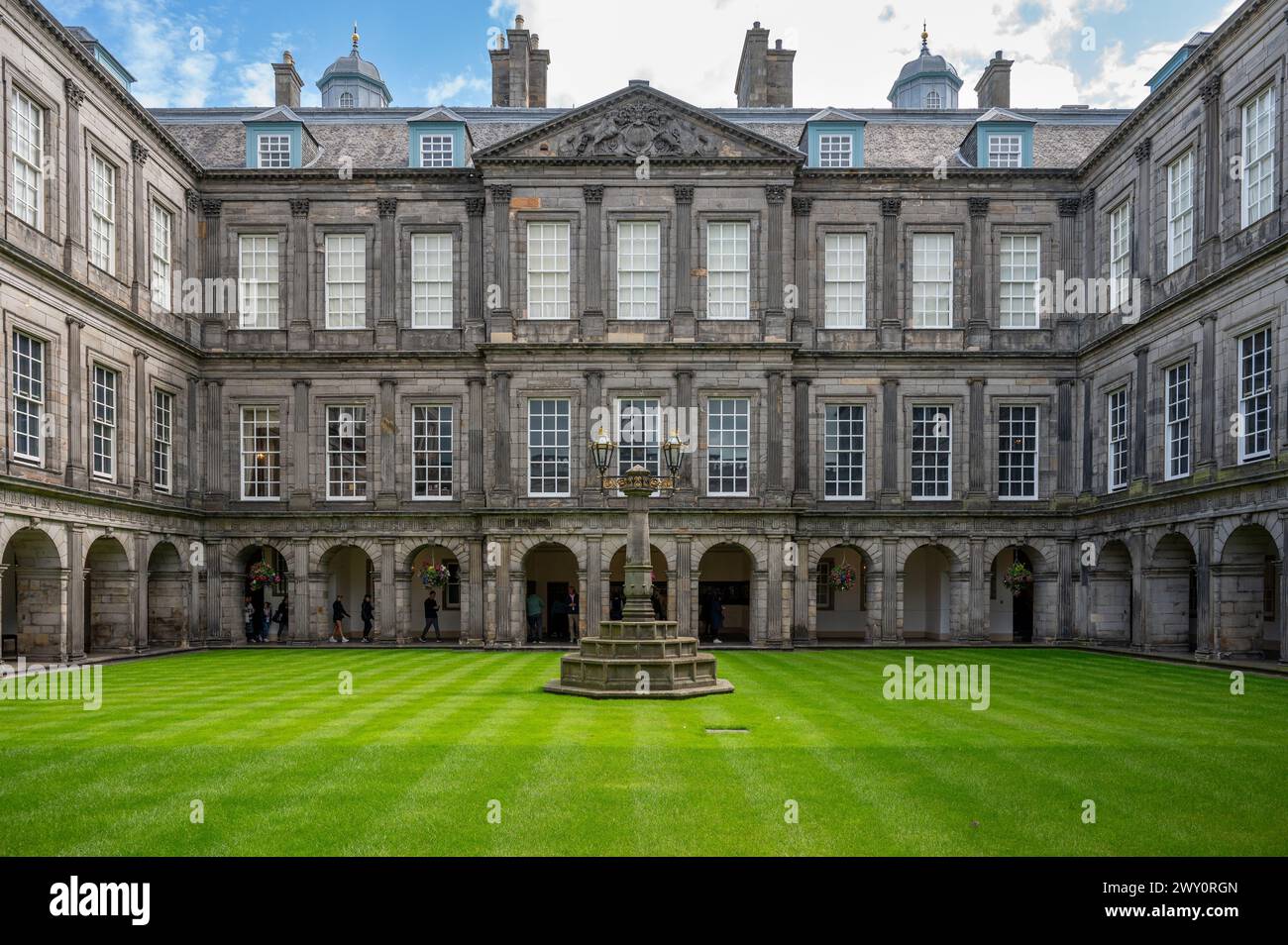 Innenhof des Quadrangle of the Holyroodhouse, Royal Palace, Edinburgh, Schottland, Großbritannien Stockfoto