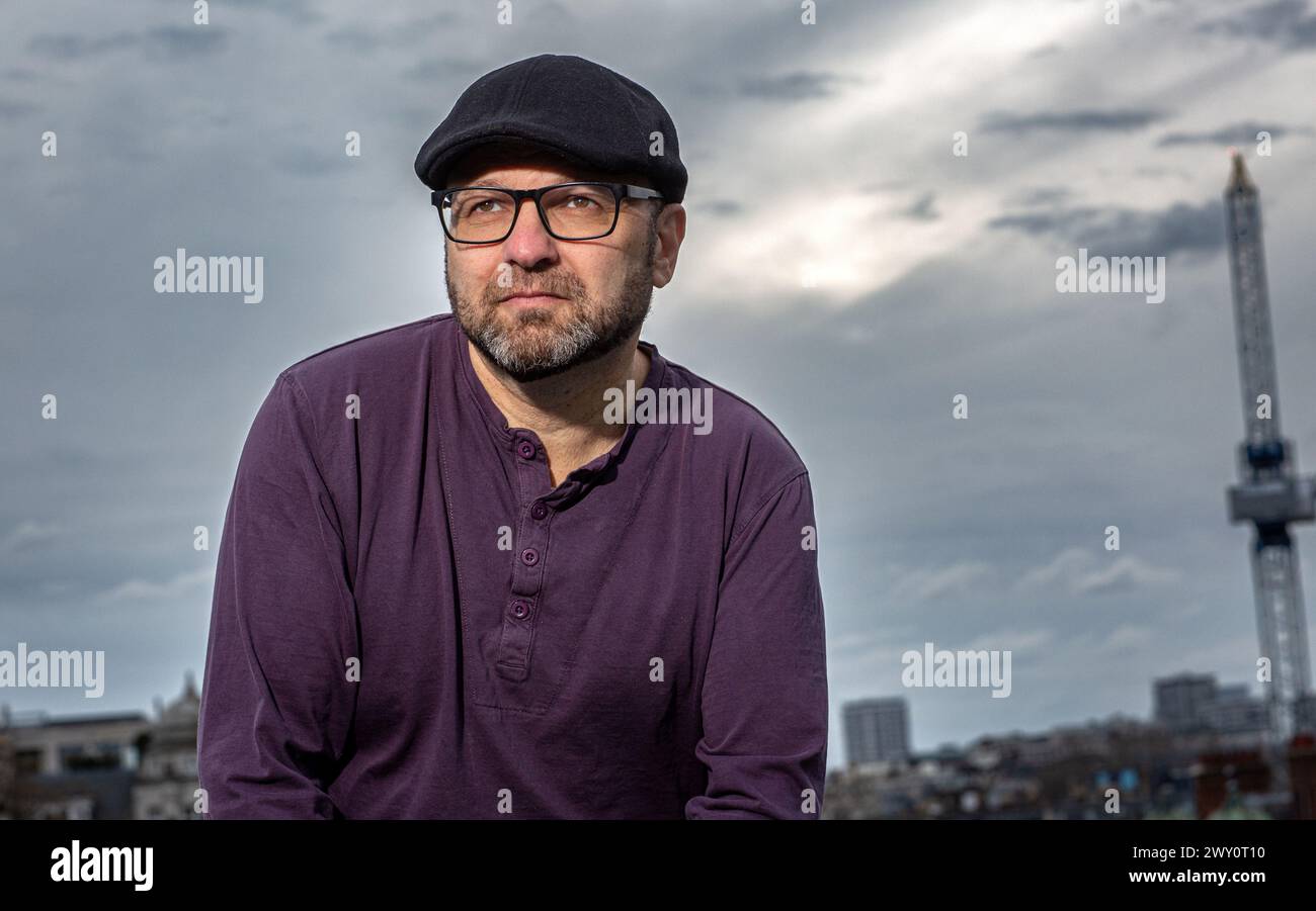 Andrew Josef Feinstein ist ein ehemaliger südafrikanischer Politiker, Aktivist, Filmemacher und Autor aus London. Stockfoto