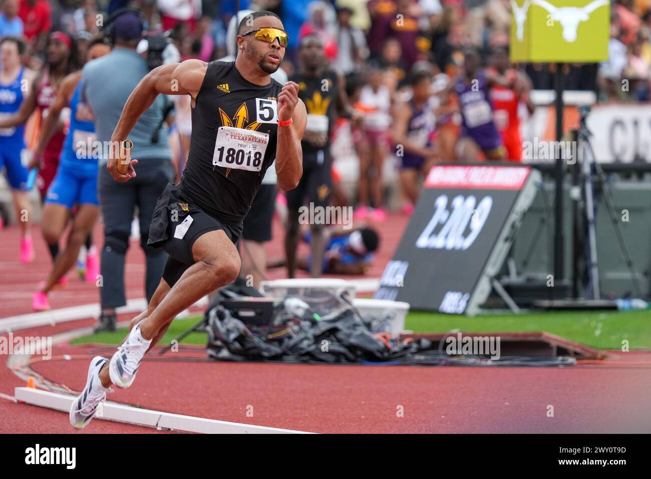 Justin Robinson bringt den Arizona State 4 x 400 m vor den Sieg während der Clyde Littlefield Texas Relays im Mike A. Myers Stadium am Samstag, den 30. März 2024, in Austin. Texas. (Shawn-Preis/Bild des Sports) Stockfoto