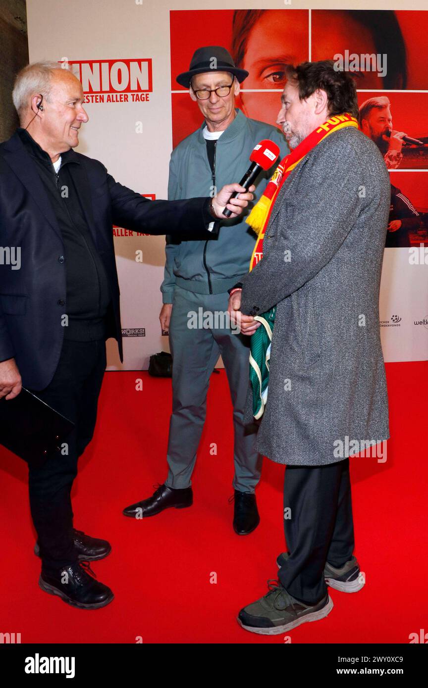 Christian Flake Lorenz von Rammstein und Thorsten Merten bei der Premiere des Dokumentarfilms Union - die besten aller Tage im Kino International. Berlin, 02.04.2024 *** Christian Flake Lorenz aus Rammstein und Thorsten Merten bei der Premiere des Dokumentarfilms Union die besten aller Tage im Kino International Berlin, 02 04 2024 Foto:XA.xBuggex/xFuturexImagex union 4410 Stockfoto