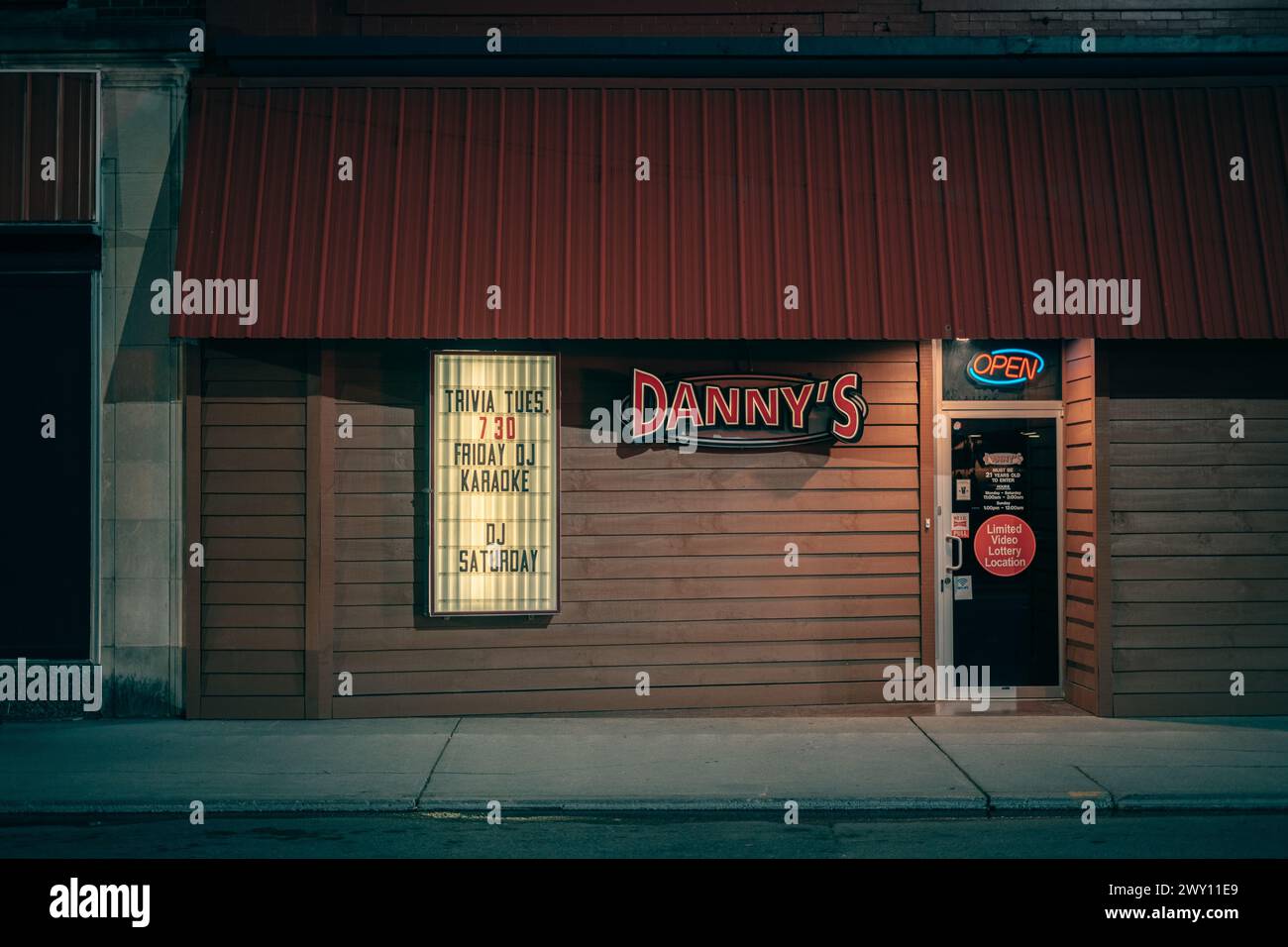 Dannys Bar at Night, Princeton, West Virginia Stockfoto