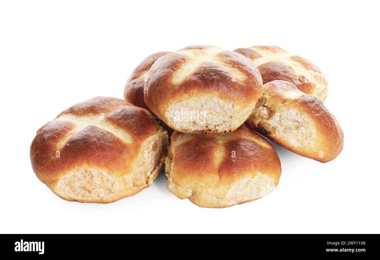 Haufen leckerer heißer Kreuzbrötchen isoliert auf weiß Stockfoto