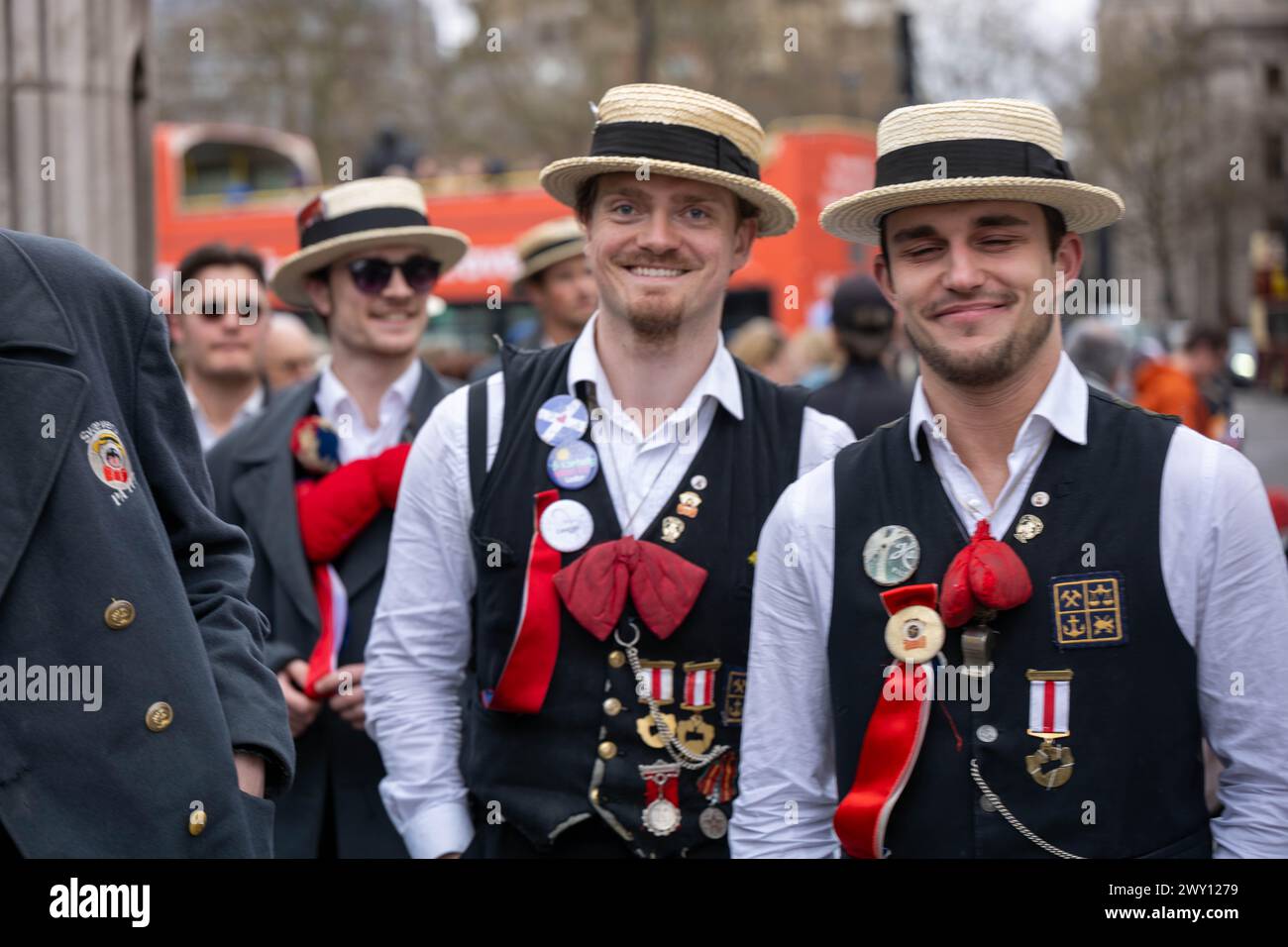 London, Großbritannien. April 2024. The Svæveru, Norwegian School of Economics Männerchor besucht London, um neue Songs aufzunehmen, und besucht die Sehenswürdigkeiten in London UK Credit: Ian Davidson/Alamy Live News Stockfoto