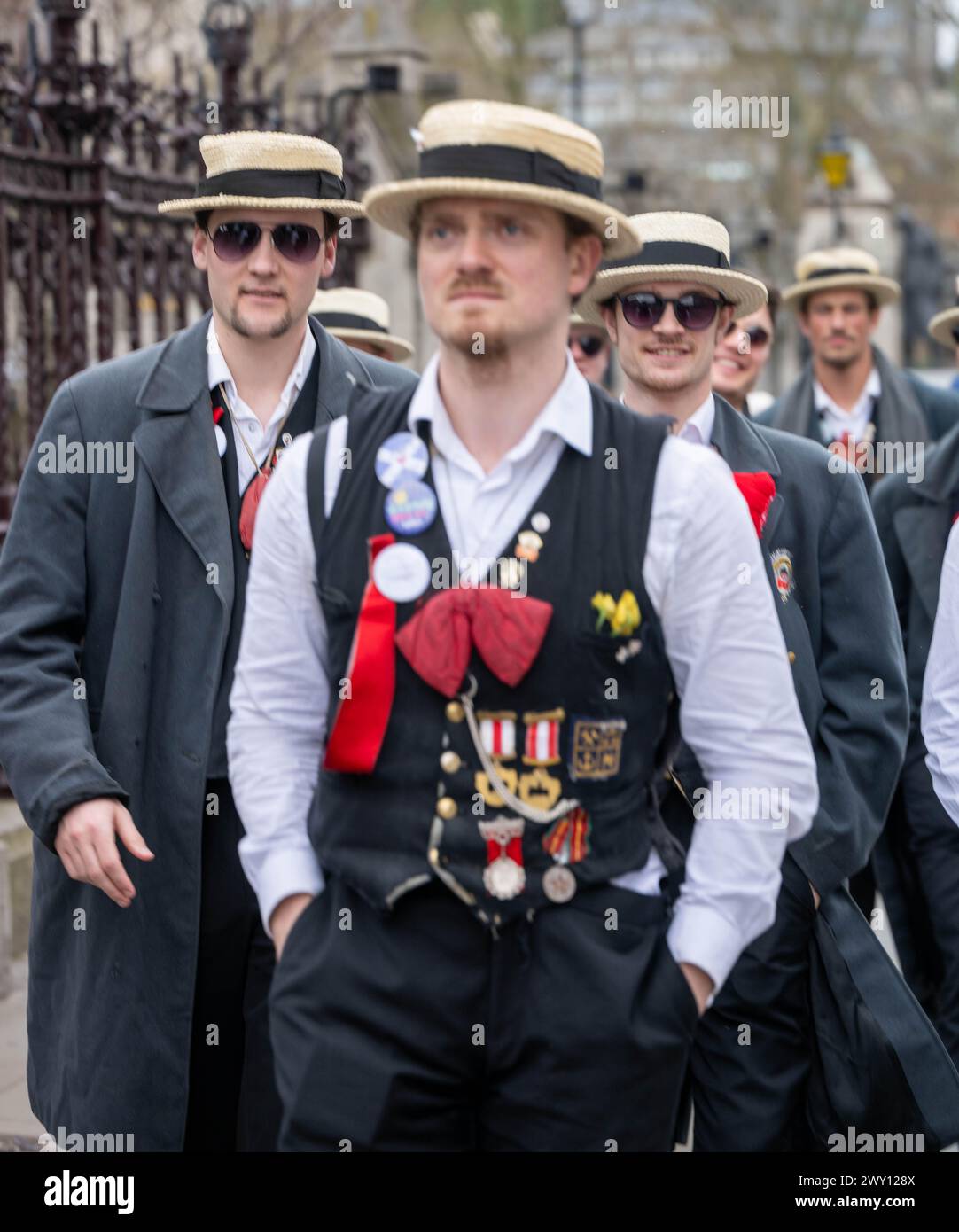 London, Großbritannien. April 2024. The Svæveru, Norwegian School of Economics Männerchor besucht London, um neue Songs aufzunehmen, und besucht die Sehenswürdigkeiten in London UK Credit: Ian Davidson/Alamy Live News Stockfoto