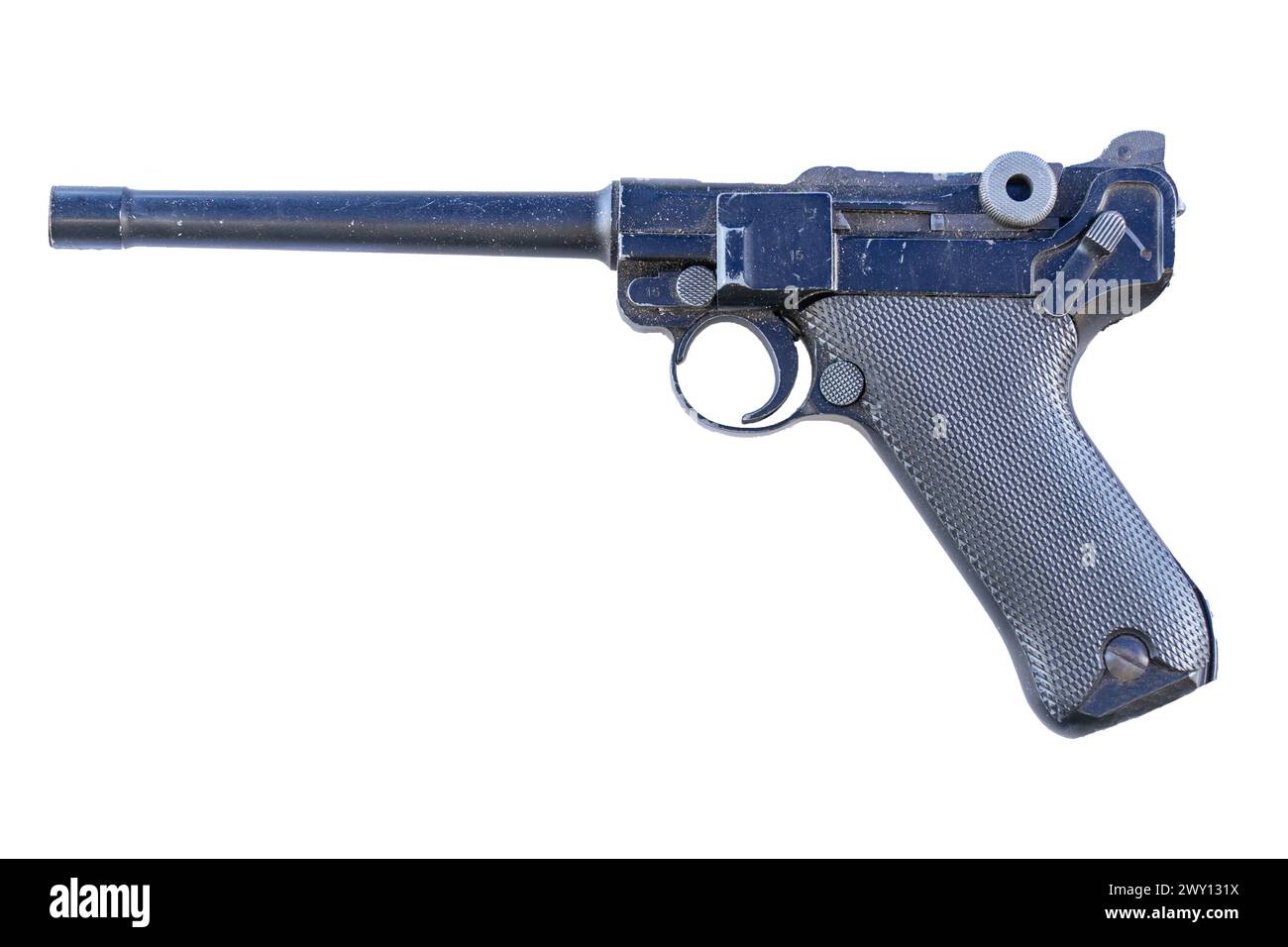 deutsche Luger P08-Pistole aus dem 2. Weltkrieg auf weißem Hintergrund Stockfoto