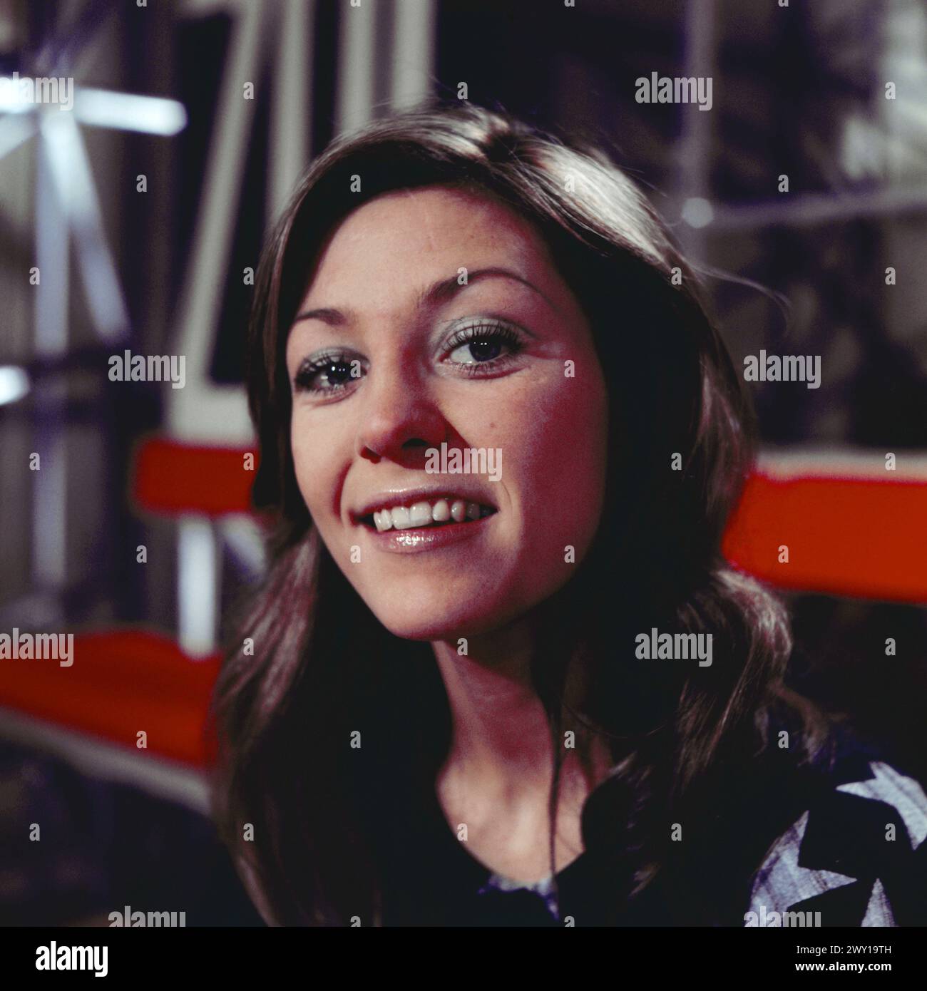 Hitparade, ZDF Musiksendung, 1971, Auftritt der dänischen Schlagersängerin Dorthe, alias Dorthe Kollo, Portraitaufnahme nach dem Auftritt. Stockfoto