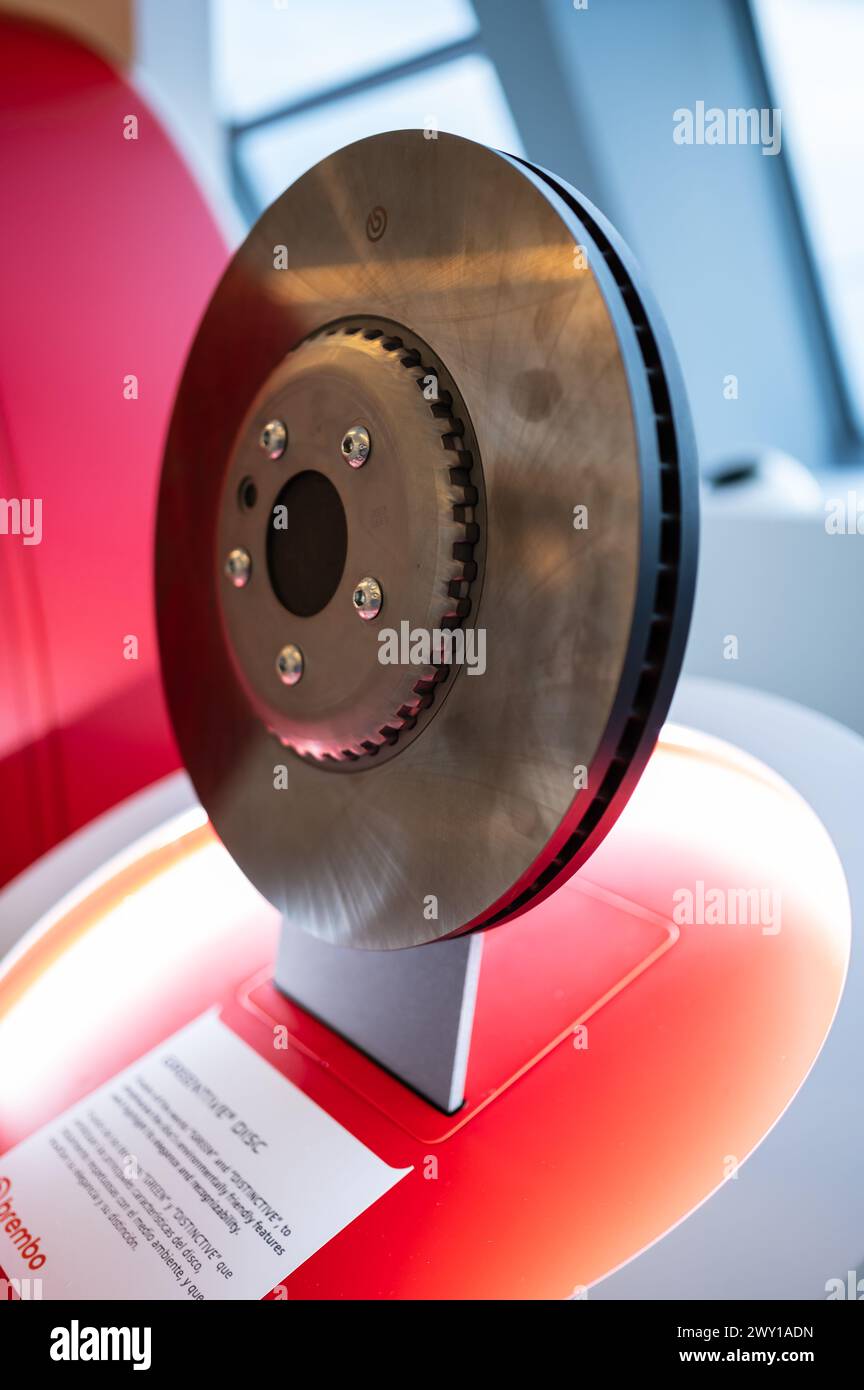 Brembo Greentive Bremsscheibe. Mobilitäts-Stadttechnikmuseum in Zaha Hadid's Bridge (Brückenpavillon), Saragossa, Spanien Stockfoto