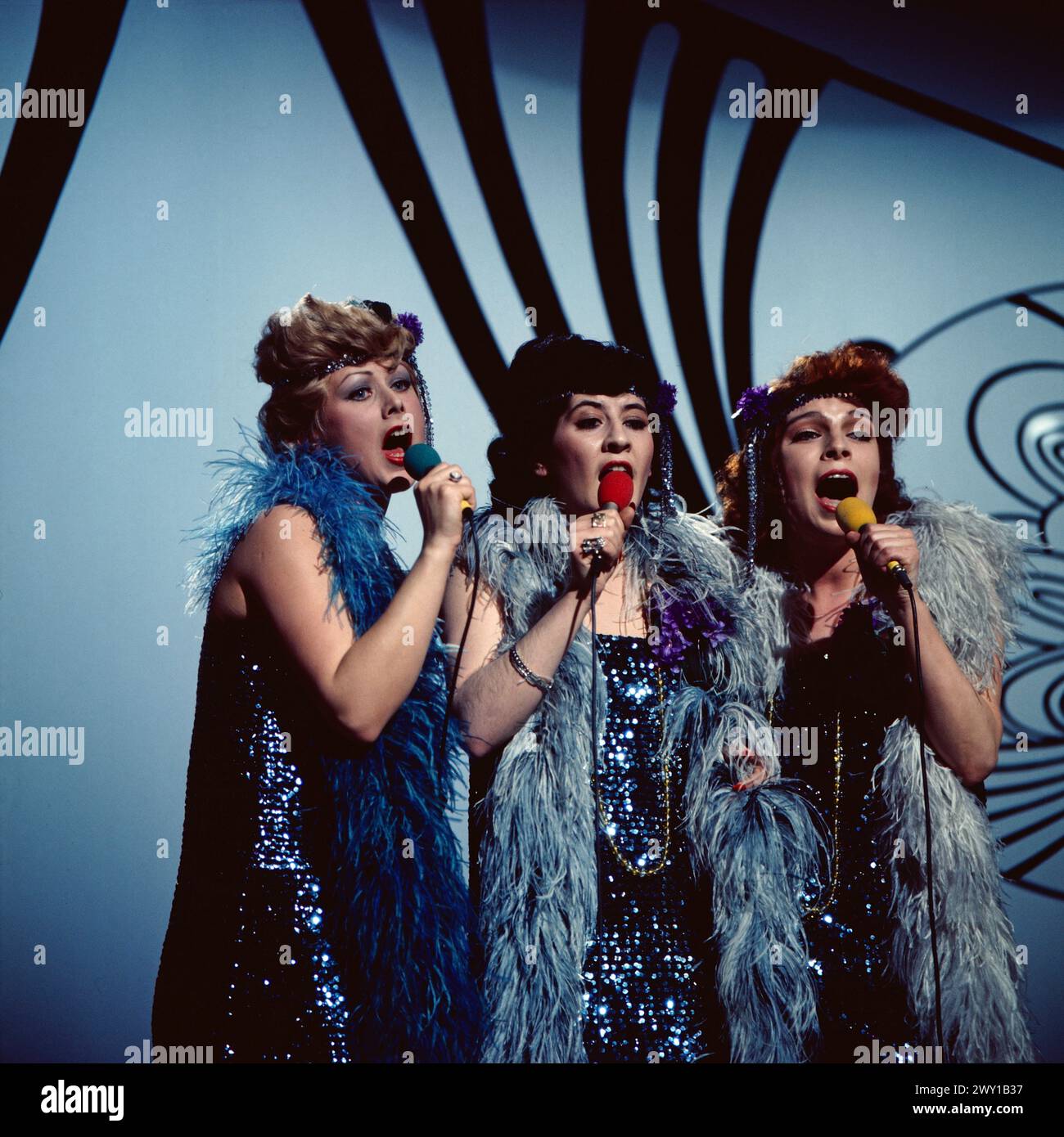 Songs von gestern - up to date, ZDF Show, Nostalgische Lieder, 1977, mit den Lady Birds, alias Lady Girls, Auftritt mit dem Song: Bei mir biste schön Stockfoto