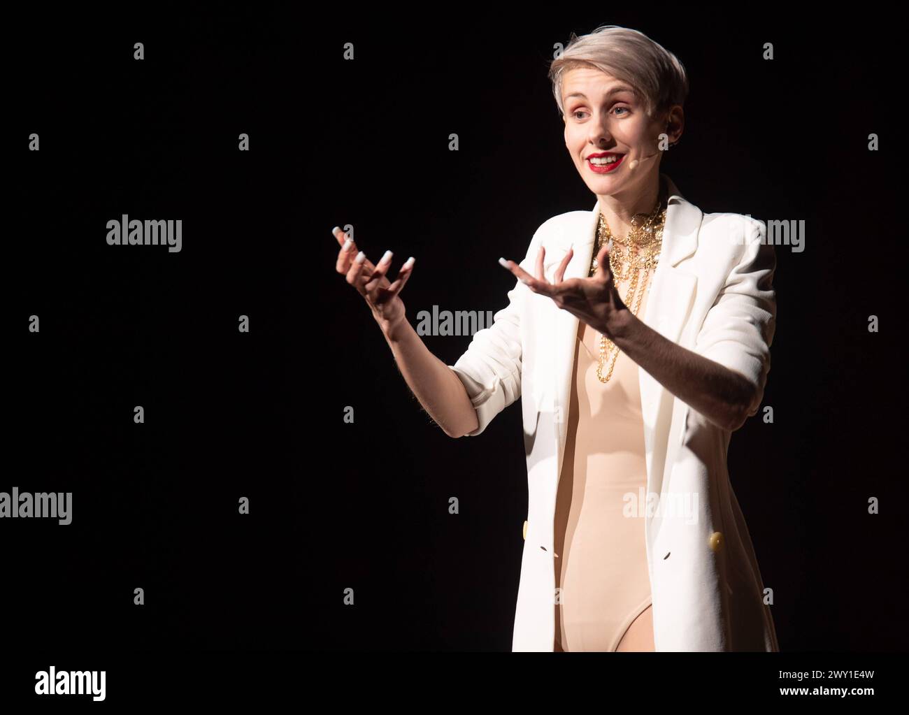 Kaiserin Stasi die erste 23.03.2024 Lampertheim Kaiserin Stasi die erste Lisa Eckhart *** Kaiserin Stasi die erste 23 03 2024 Lampertheim Kaiserin Stasi die erste Lisa Eckhart TG2024-0226 Stockfoto