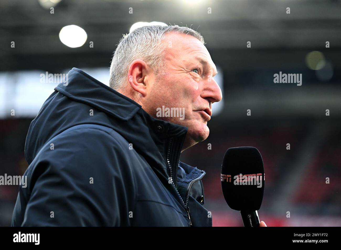 UTRECHT - Trainer Ron Jans vor dem niederländischen Eredivisie-Spiel zwischen dem FC Utrecht und PEC Zwolle im Galgenwaard-Stadion am 3. April 2024 in Utrecht, Niederlande. ANP GERRIT VAN KÖLN Stockfoto