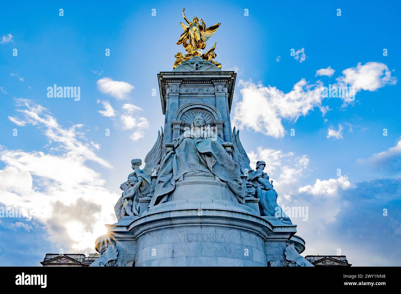 Das Victoria Memorial ist ein Denkmal für Queen Victoria, das am Ende der Mall in London vom Bildhauer Sir Thomas Brock errichtet wurde. Stockfoto