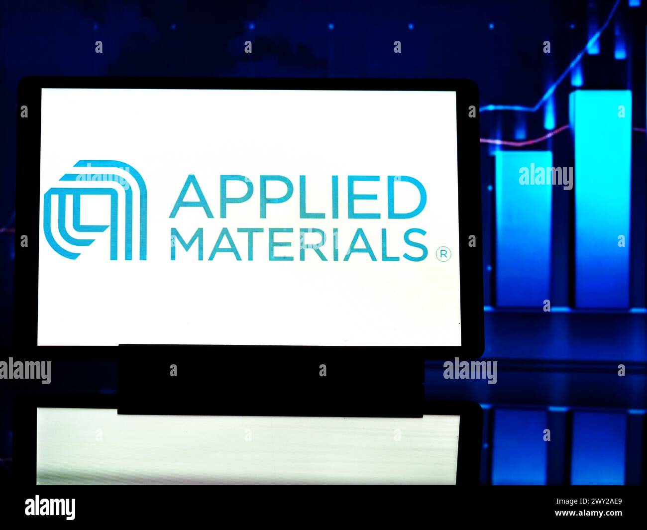 Deutschland. April 2024. In dieser Fotoabbildung wird ein Logo von Applied Materials, Inc auf einem Tablet angezeigt. (Credit Image: © Igor Golovniov/SOPA images via ZUMA Press Wire) NUR REDAKTIONELLE VERWENDUNG! Nicht für kommerzielle ZWECKE! Stockfoto