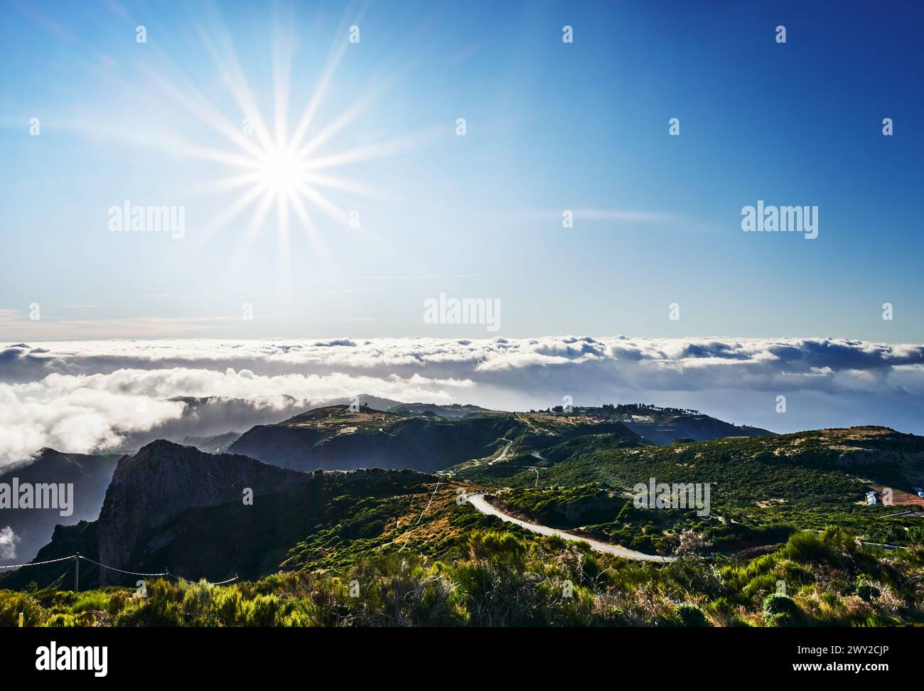 Blick von der Spitze des PR1 Wanderwegs, Pico do Arierio zur Pico Ruivo Wanderung, auf Madeira Insel, Portugal, Europa Stockfoto