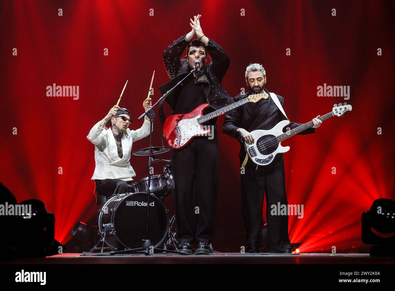 Mailand, Italien. April 2024. Die Kolors-Band tritt live auf der Bühne während DES KOLORS im Forum am 03. April 2024 in Assago, Italien auf. Credit: Live Media Publishing Group/Alamy Live News Stockfoto