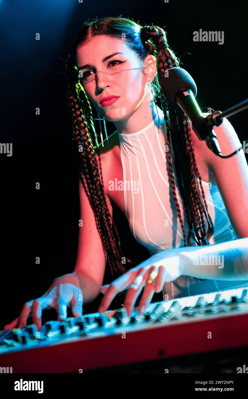 Barcelona, Spanien. 2024.04.03. Marina Herlop tritt auf der Bühne im Sala Apolo 2 beim Klaviertag am 03. April 2024 in Barcelona auf. Stockfoto