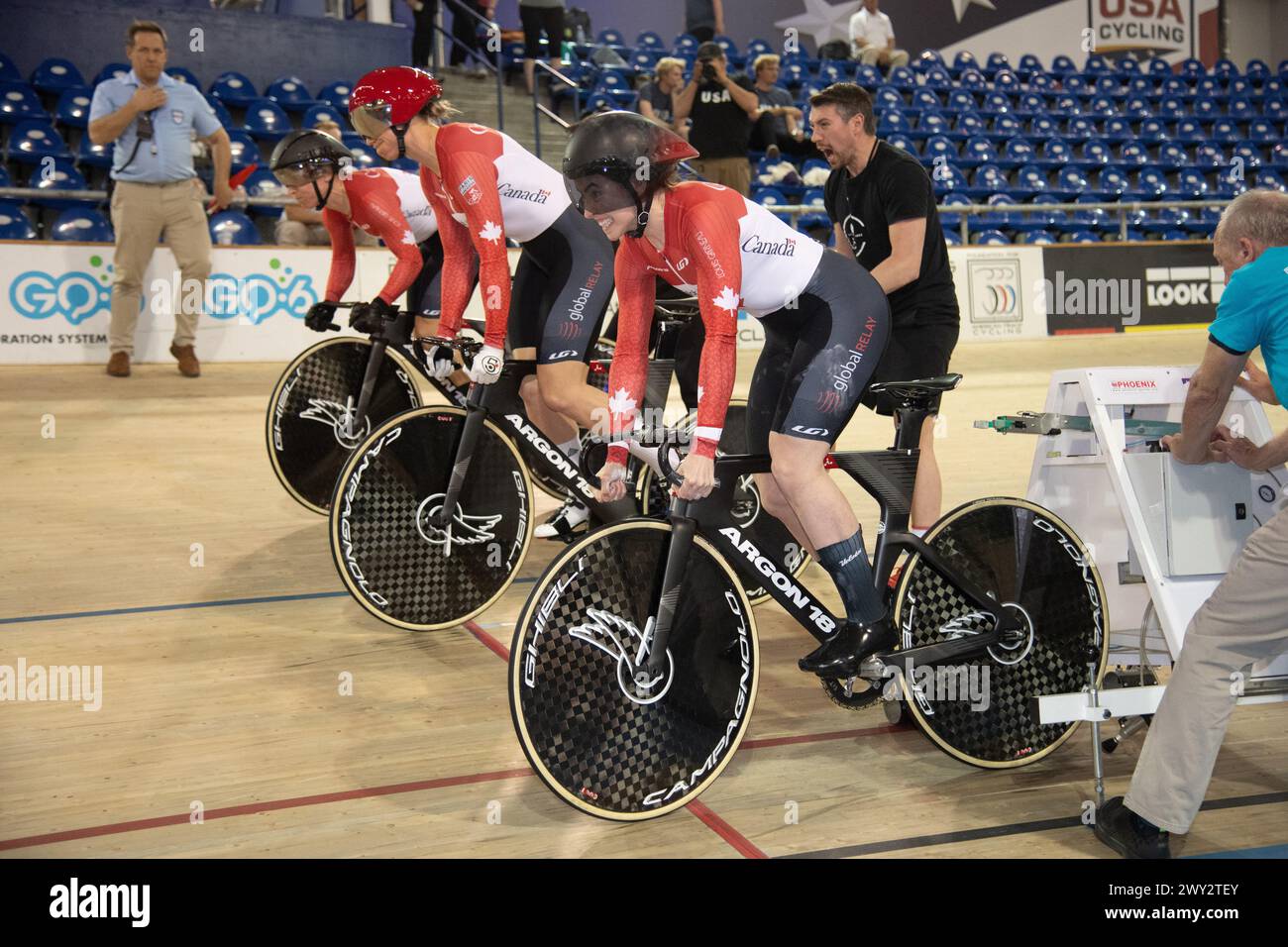 Los Angeles, Kalifornien, USA. April 2024. Das kanadische Frauenteam Starting (L-R) Lauriane Genest, Kelsey Mitchell und Sarah Orban. Quelle: Casey B. Gibson/Alamy Live News Stockfoto