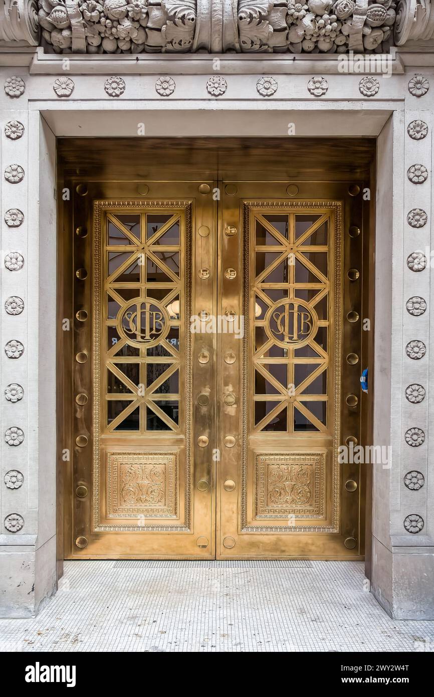 Eingangstür des historischen Gebäudes Bank of Toronto, Kanada Stockfoto