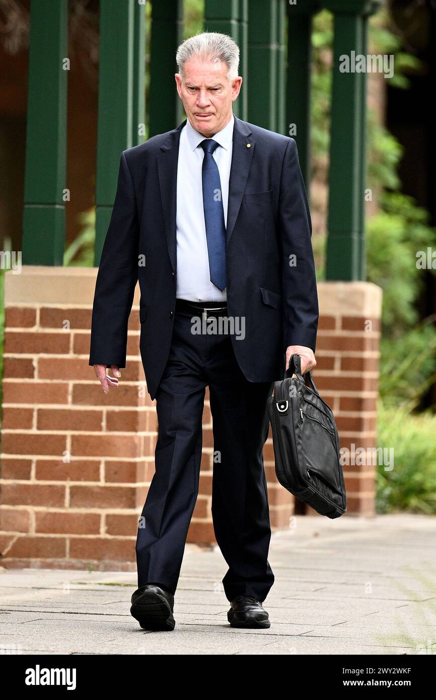 Sydney, Australien. April 2024. Der Opferanwalt Howard Brown kommt am Donnerstag, den 4. April 2024, vor den Sydney West Trial Courts in Sydney. Kieran Loveridge, der derzeit eine Haftstrafe von 13 Jahren und acht Monaten wegen Totschlags verbüßt, wird vor seiner möglichen Veröffentlichung am 17. Juni auf Bewährung in Betracht gezogen. (AAP Image/Dan Himbrechts) KEINE ARCHIVIERUNG Credit: Australian Associated Press/Alamy Live News Stockfoto