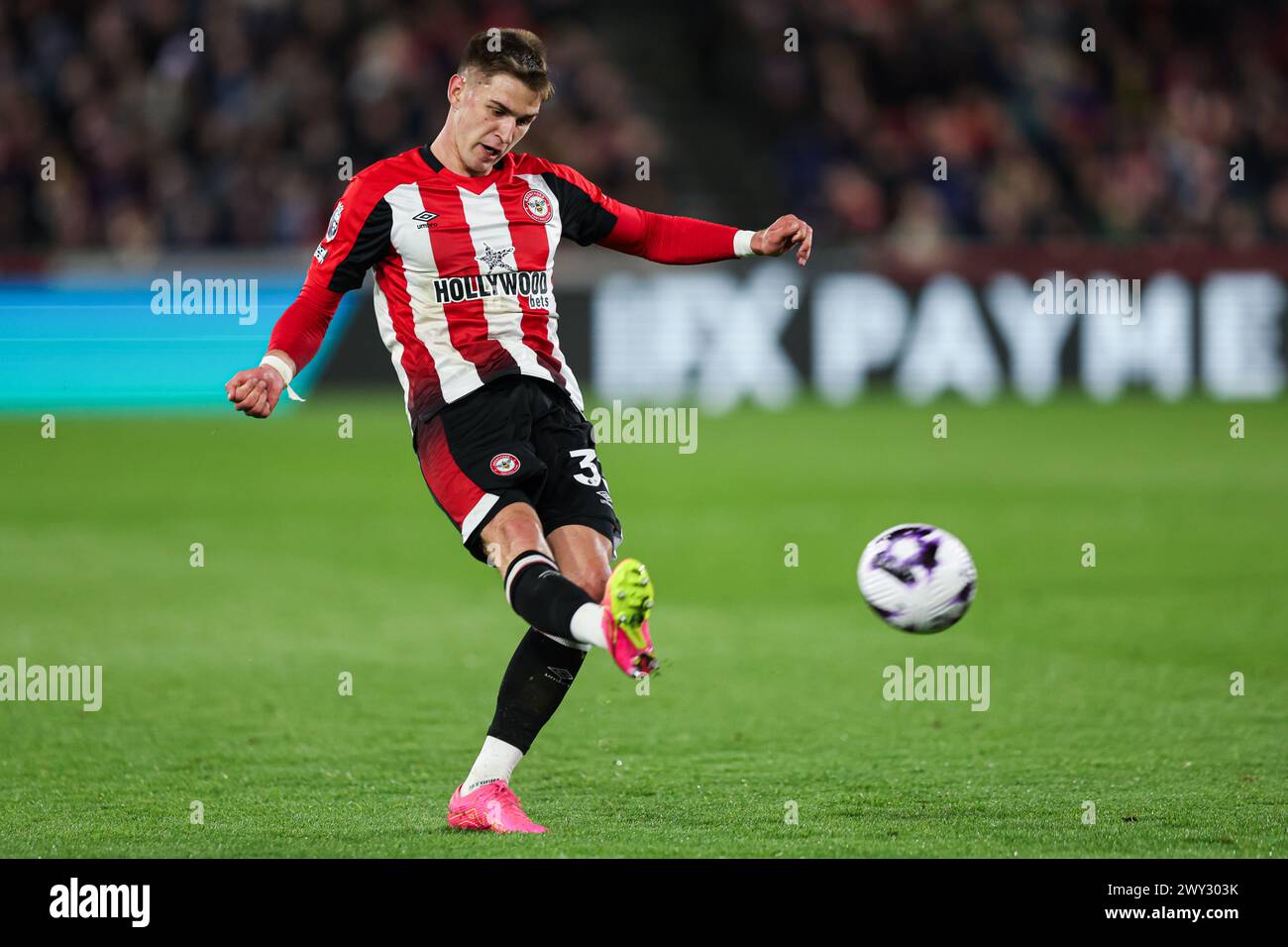 London, Großbritannien. April 2024. Yehor Yarmolyuk aus Brentford im Spiel der Premier League im Gtech Community Stadium in London. Der Bildnachweis sollte lauten: Kieran Cleeves/Sportimage Credit: Sportimage Ltd/Alamy Live News Stockfoto