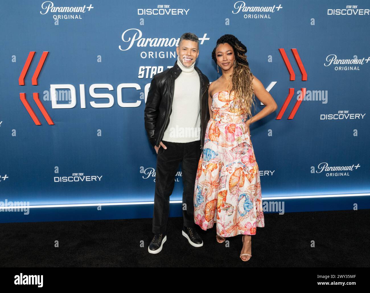 Wilson Cruz und Sonequa Martin-Green besuchen am 3. April 2024 die Premiere der Star Trek: Discovery Final-Saison am AMC Lincoln Square in New York Stockfoto