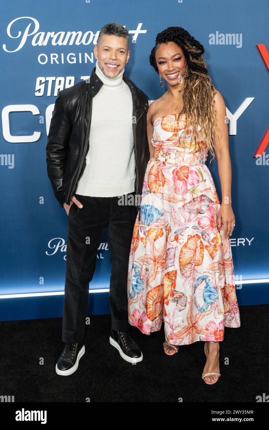 Wilson Cruz und Sonequa Martin-Green besuchen am 3. April 2024 die Premiere der Star Trek: Discovery Final-Saison am AMC Lincoln Square in New York Stockfoto