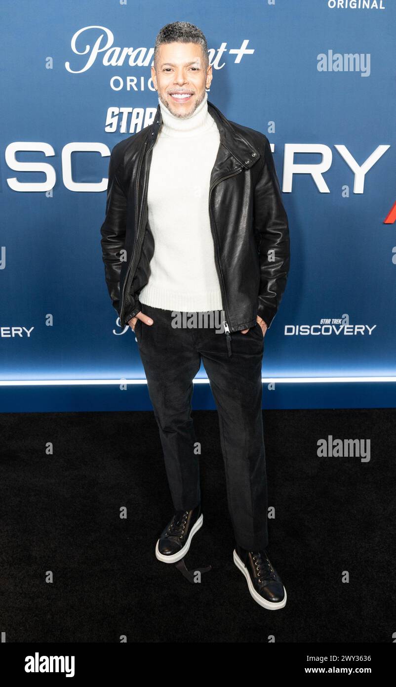 New York, USA. April 2024. Wilson Cruz nimmt am 3. April 2024 an der Premiere der Star Trek: Discovery Final Season am AMC Lincoln Square in New York Teil. (Foto: Lev Radin/SIPA USA) Credit: SIPA USA/Alamy Live News Stockfoto