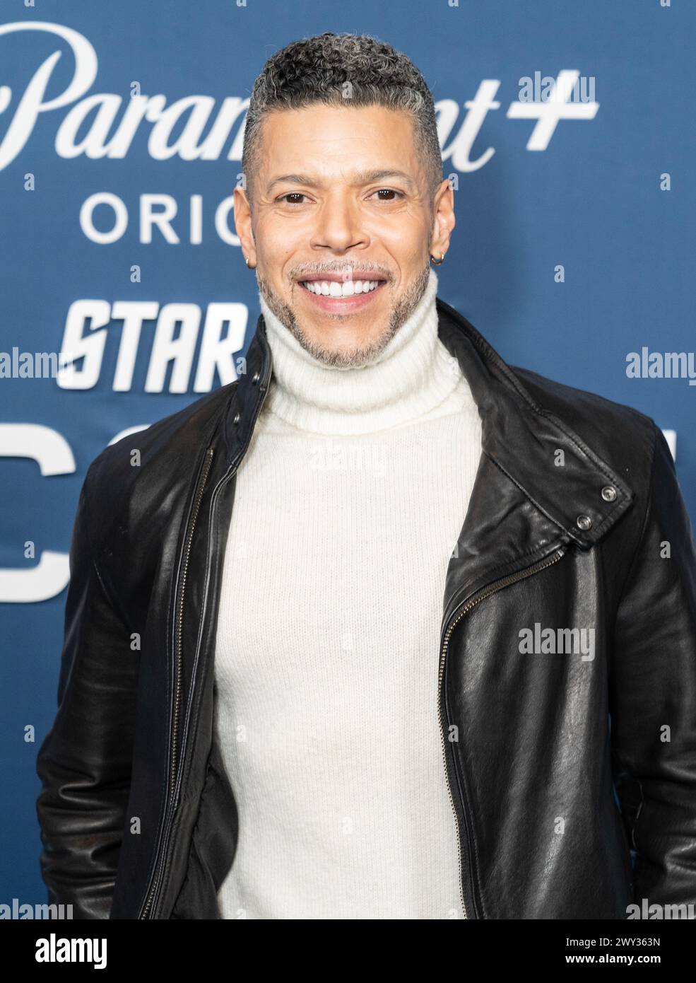 New York, USA. April 2024. Wilson Cruz nimmt am 3. April 2024 an der Premiere der Star Trek: Discovery Final Season am AMC Lincoln Square in New York Teil. (Foto: Lev Radin/SIPA USA) Credit: SIPA USA/Alamy Live News Stockfoto