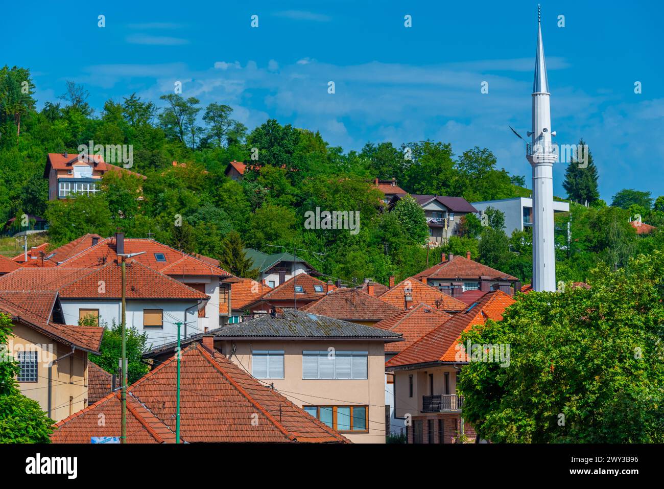 Stadtbild der bosnischen Stadt Tesanj Stockfoto