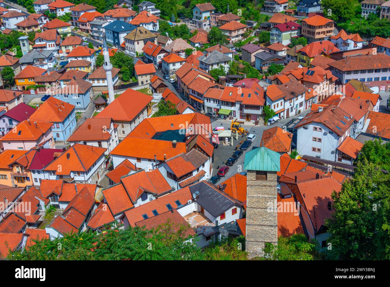 Stadtbild der bosnischen Stadt Tesanj Stockfoto