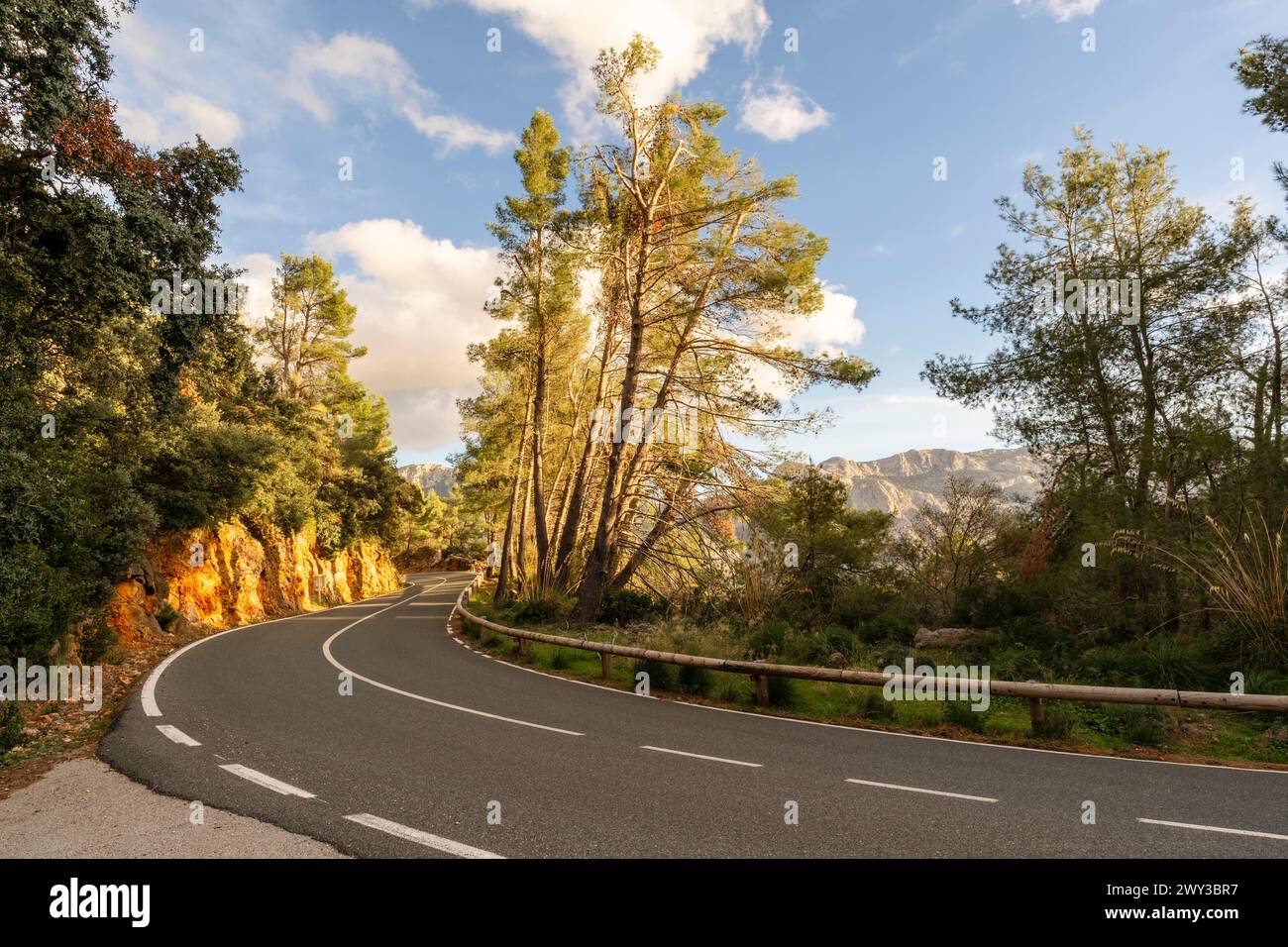 Wunderschönes Foto von der Straße in den Bergen, Mallorca, Spanien Stockfoto