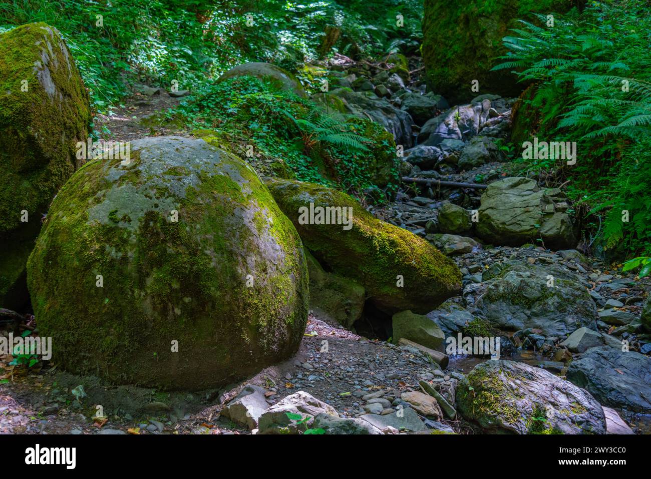 Beliebte Steinkugeln - kamene Kugle - in Bosnien und Herzegowina Stockfoto