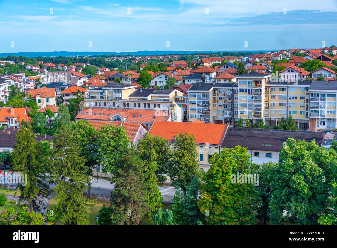 Panorama der bosnischen Stadt Gradacac Stockfoto
