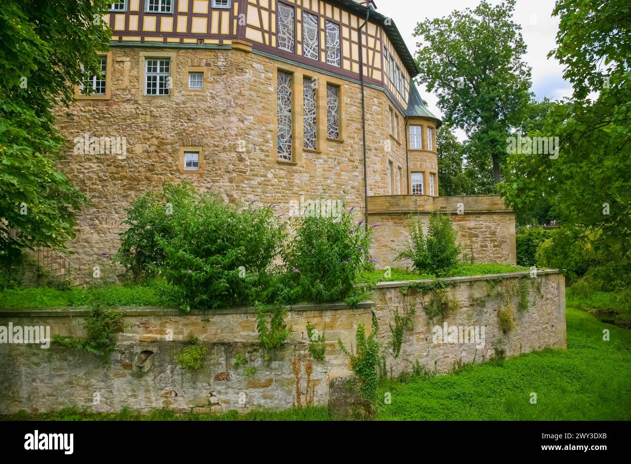 Wasserschloss Sachsenheim, Schloss Großsachsenheim, ehemaliges Wasserschloss, Architektur, historisches Gebäude aus dem 15. Jahrhundert, Fachwerk Stockfoto