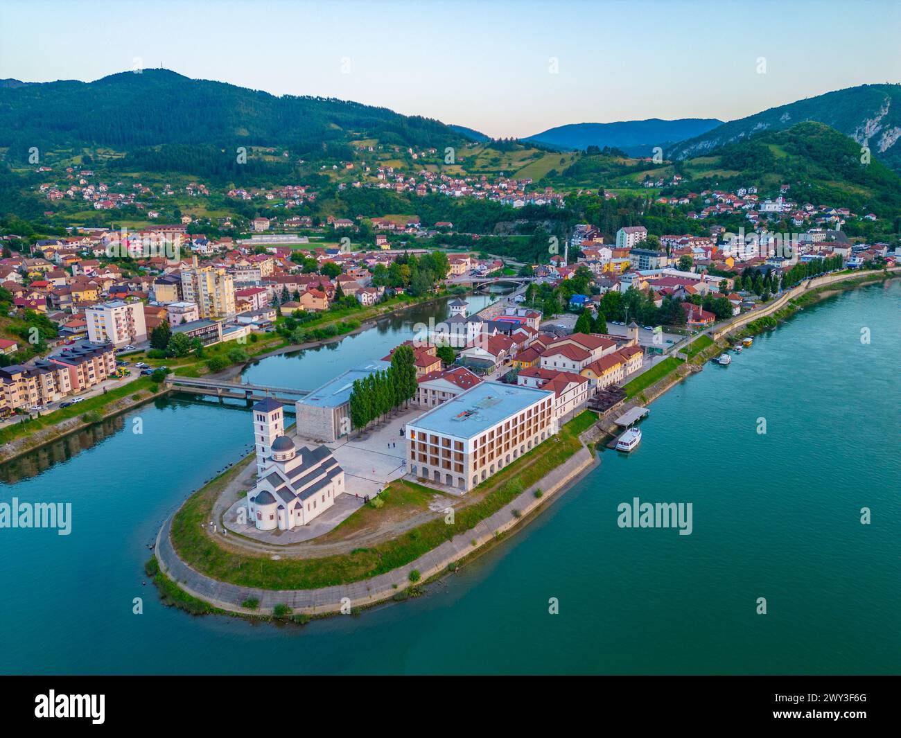 Blick auf Andricgrad bei Sonnenaufgang in Bosnien und Herzegowina Stockfoto