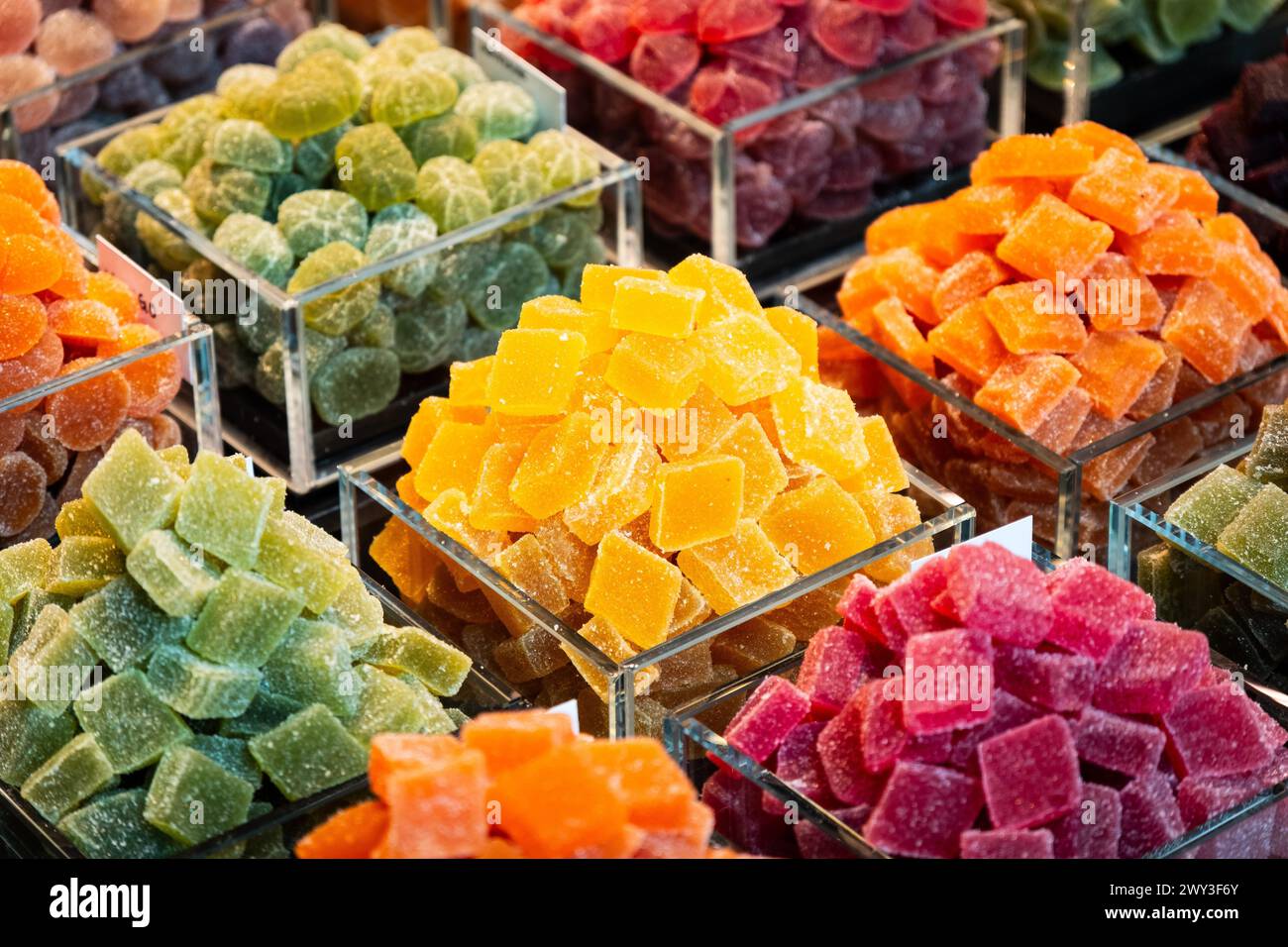 Süßigkeiten in La Boqueria-Markt in Barcelona, Spanien Stockfoto