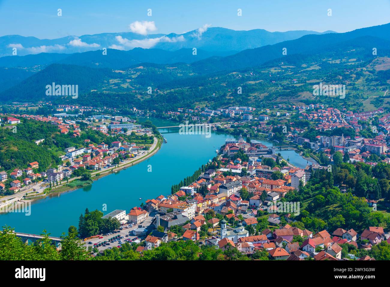 Panoramablick auf die Stadt Visegrad in Bosnien und Herzegowina Stockfoto