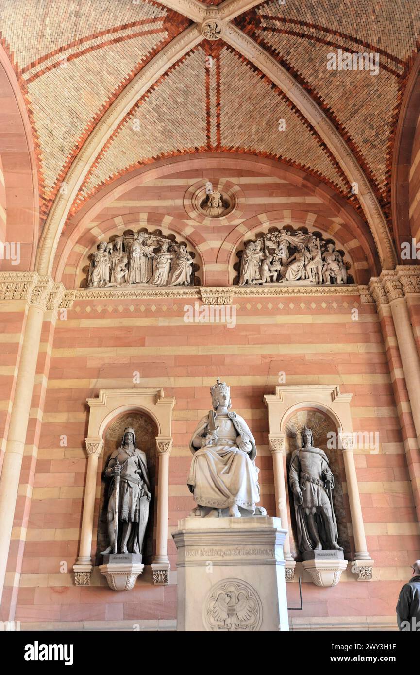 Denkmal für König Adolf von Nassau, Speyerer Dom, Westwerk, neuer Teil, erster Baubeginn vermutlich 1025, Speyer, Detailansicht einer Nische Stockfoto