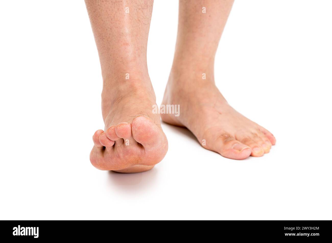 Männlicher Fuß isoliert auf weißem Hintergrund Stockfoto