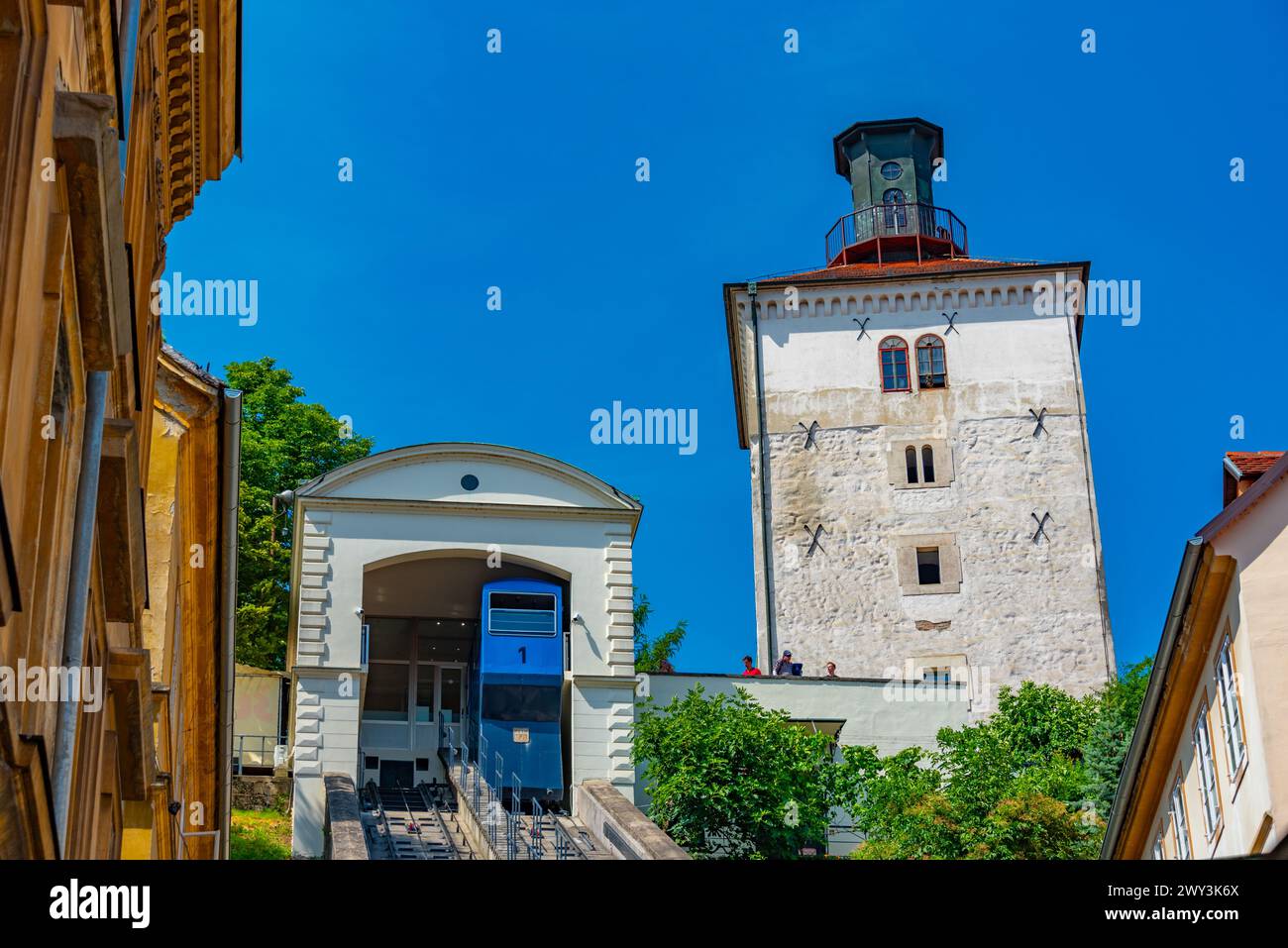 Blick auf die Zagreb-Seilbahn an einem sonnigen Tag in Kroatien Stockfoto