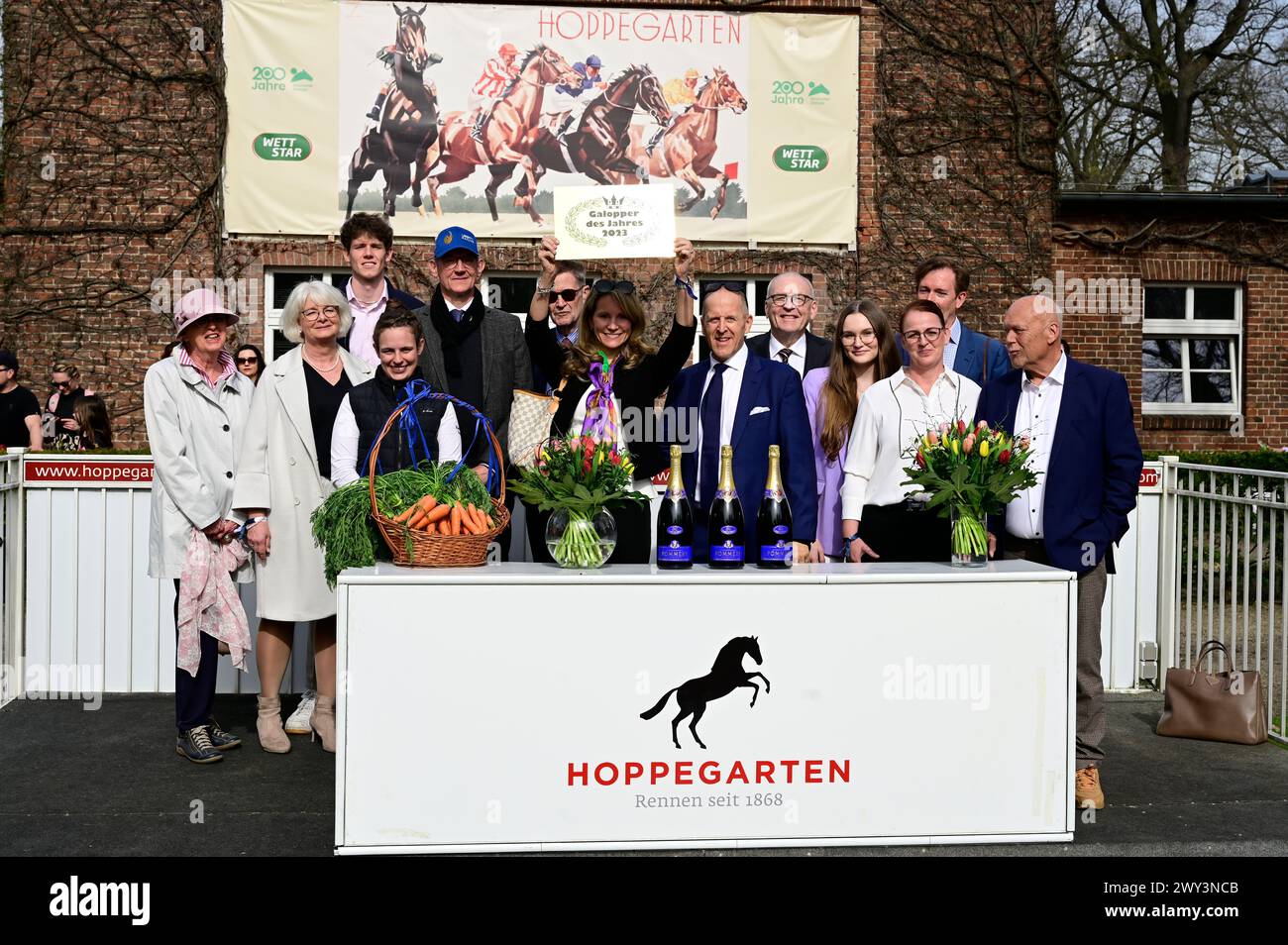 Die Rennbahn Berlin-Hoppegarten hat in diesem Jahr die Ehre, den „Galopper des Jahres“ Fantastic Moon, einen vierjährigen Hengst der Besitzergemeinsch Stockfoto