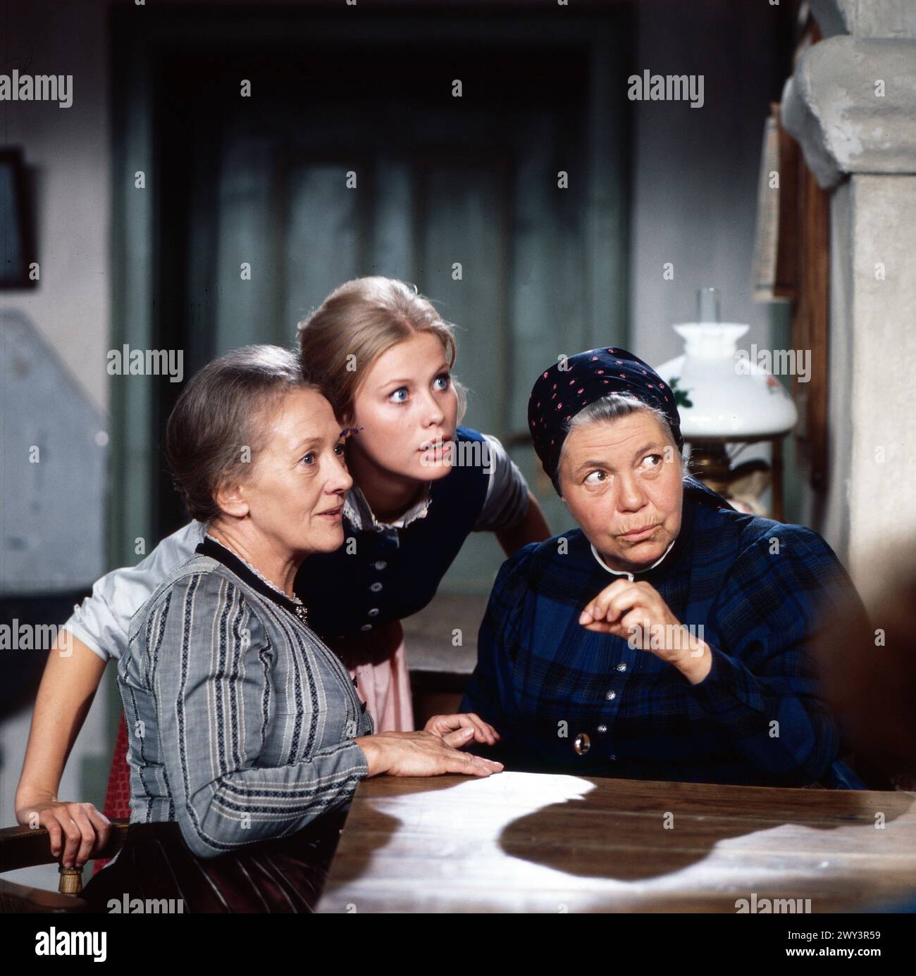 Heirat auf Befehl, Volkstheaterstück, Deutschland 1975, Regie: Kurt Wilhelm, Darsteller: Erni Singerl, Evelyn Palek, Elinor von Wallerstein Stockfoto