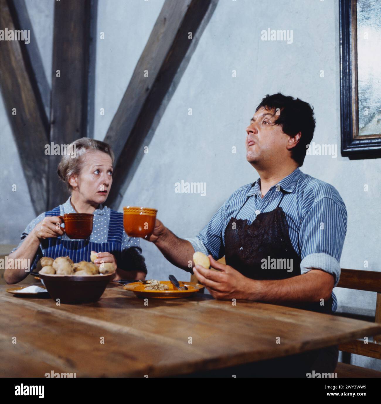 Thomas auf der Himmelsleiter, Theateraufführung nach dem Bühnenstück von Maximilian Vitus, Deutschland 1975, Darsteller: Erni Singerl, Max Grießer Stockfoto