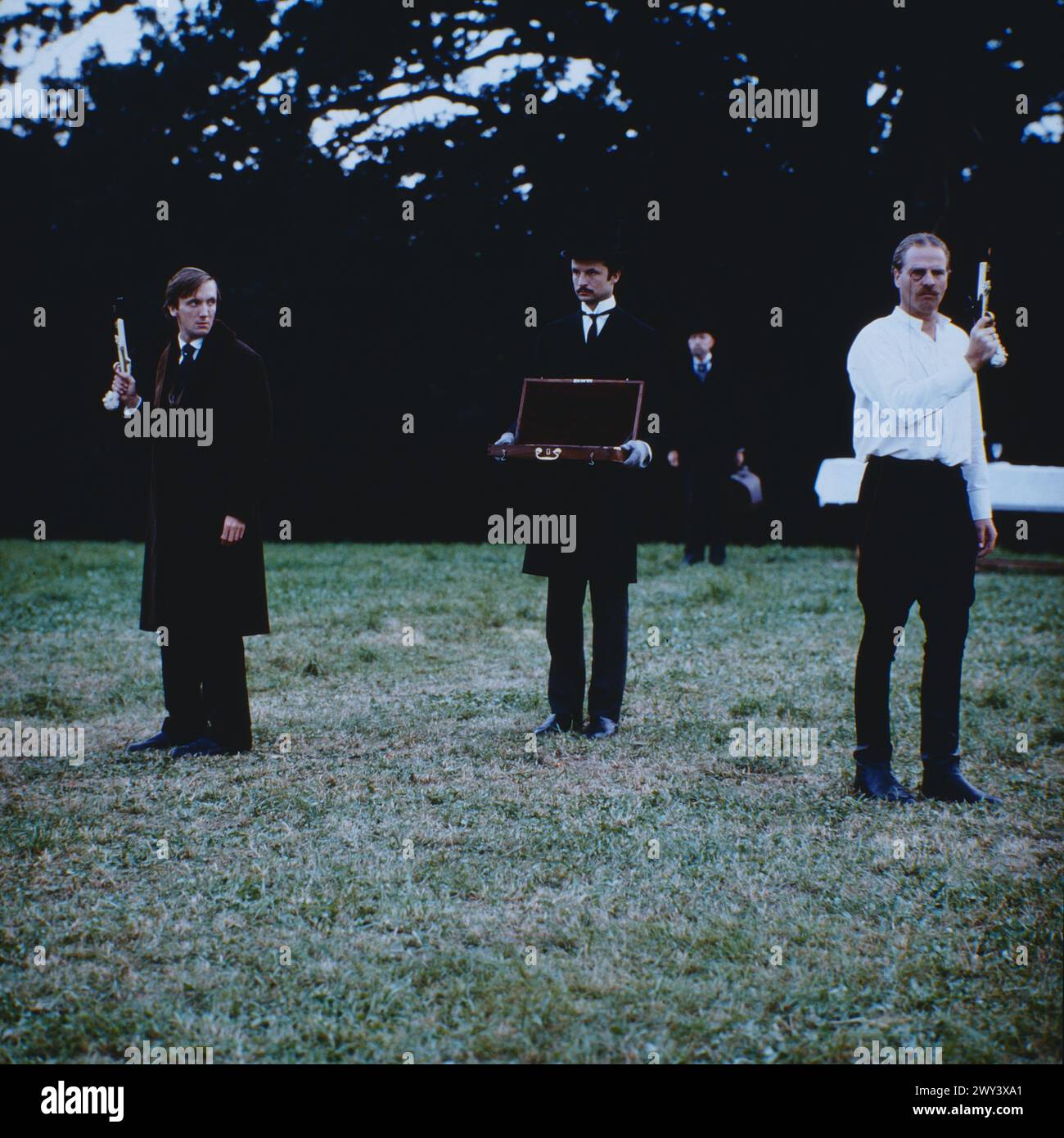 Treu und Redlichkeit, deutscher Fernsehfilm von 1979, Regie: Tom Toelle, Szene Duell: Marius Müller-Westernhagen, Carlos Placha, Friedrich von Thun, in der Episode: Ehrenhandel Stockfoto