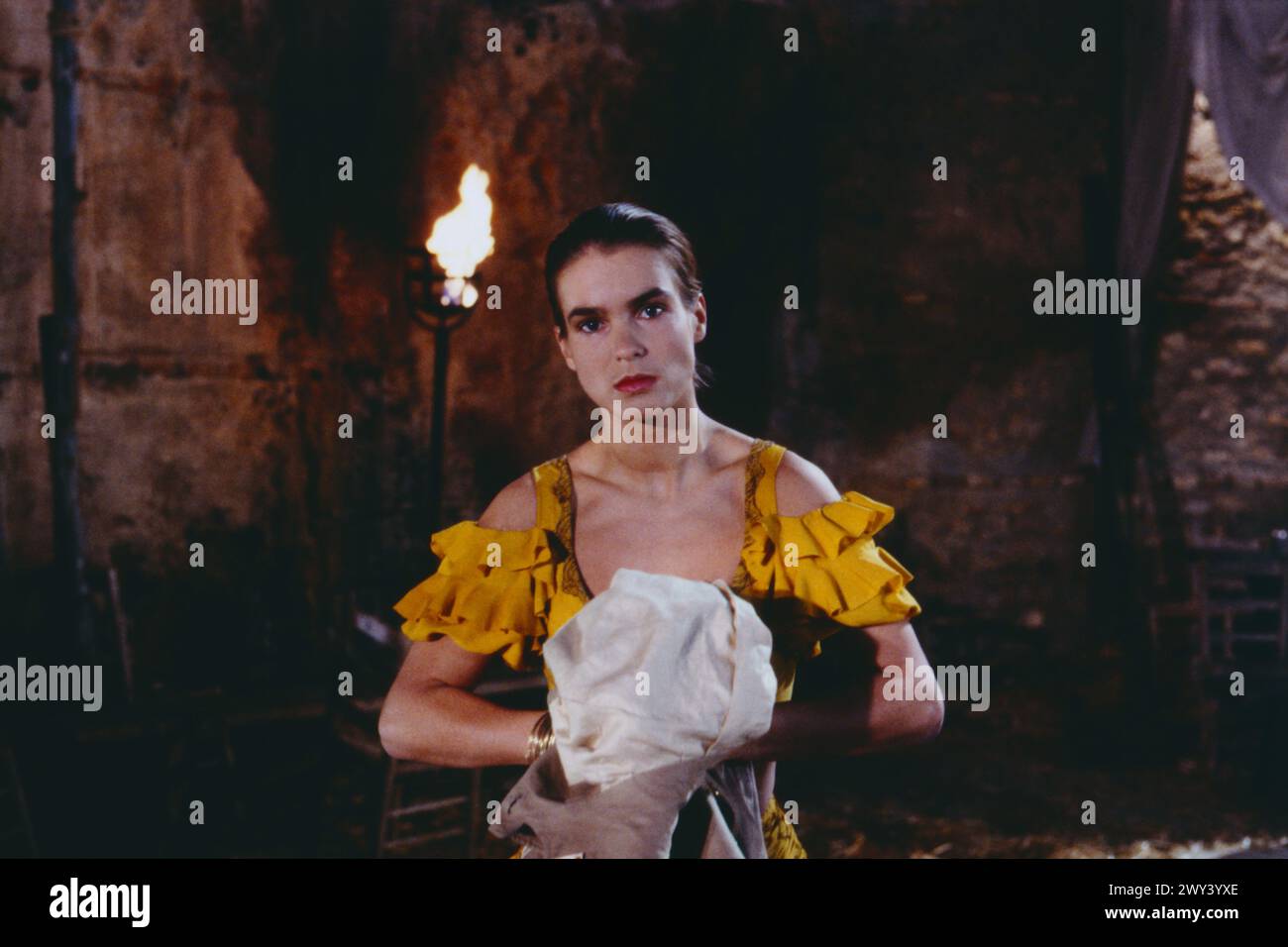 Carmen on Ice, deutscher Tanzfilm von 1990, Orchesterfassung nach der Oper Carmen von George Bizet, gedreht wurde der Eiskunstlauf-Film in der Altststadt von Sevilla, Spanien, Regie: Horant H Hohlfeld, Szene: KATARINA WITT als Carmen Stockfoto