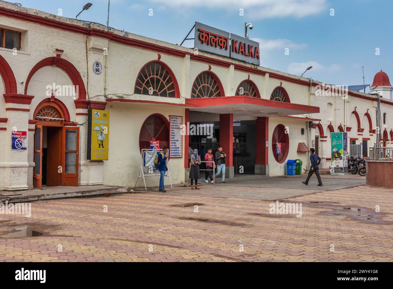 Kalka Bahnhof der Kalka-Shimla-Eisenbahn, Haryana, Indien Stockfoto