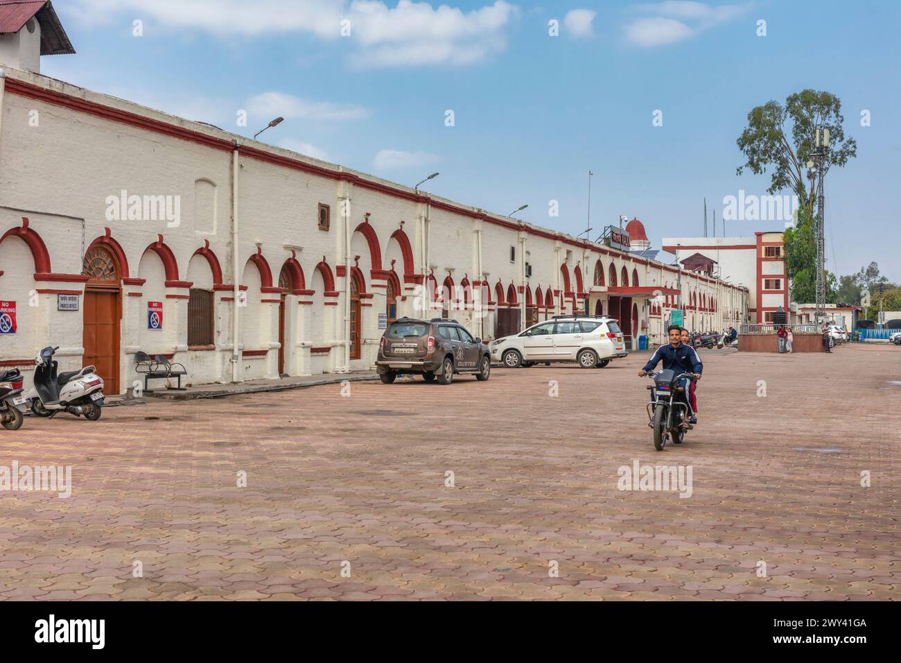 Kalka Bahnhof der Kalka-Shimla-Eisenbahn, Haryana, Indien Stockfoto
