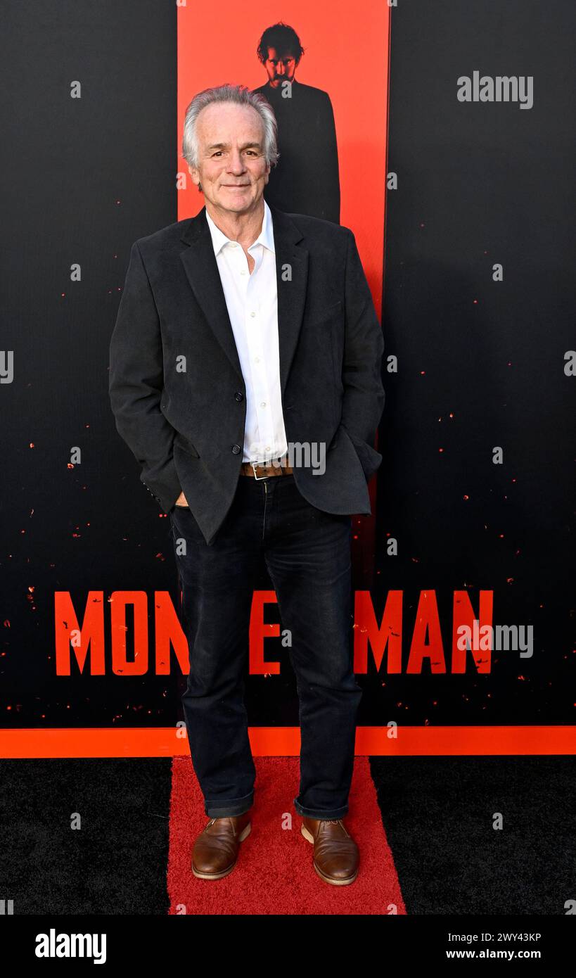 Los Angeles, Usa. April 2024. Produzent John Collee nimmt am Mittwoch, den 3. April 2024, im TCL Chinese Theatre in der Hollywood-Sektion von Los Angeles an der Premiere des Filmthrillers Monkey man Teil. Geschichte: Ein anonymer junger Mann entfesselt eine Kampagne der Rache gegen die korrupten Führer, die seine Mutter ermordet haben und weiterhin systematisch die Armen und Ohnmacht zum Opfer fallen lassen. Foto: Alex Gallardo/UPI Credit: UPI/Alamy Live News Stockfoto